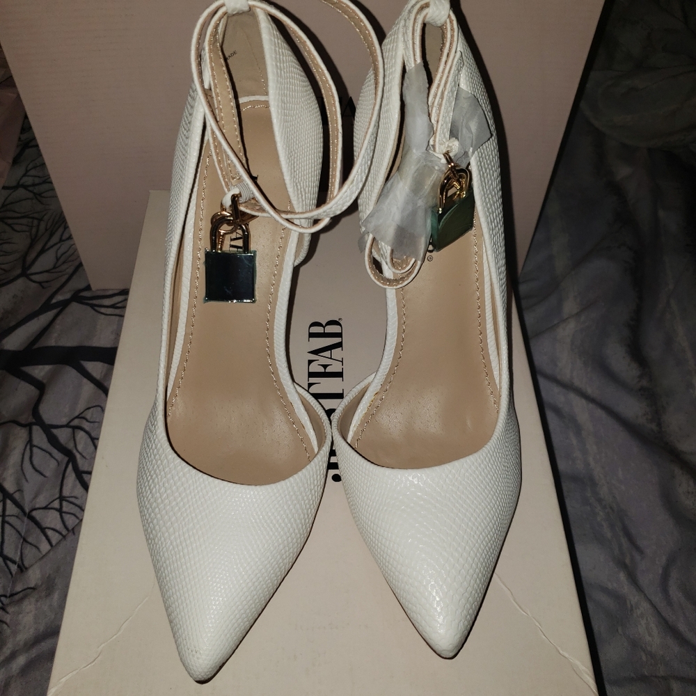 Audri Pumps size 8
